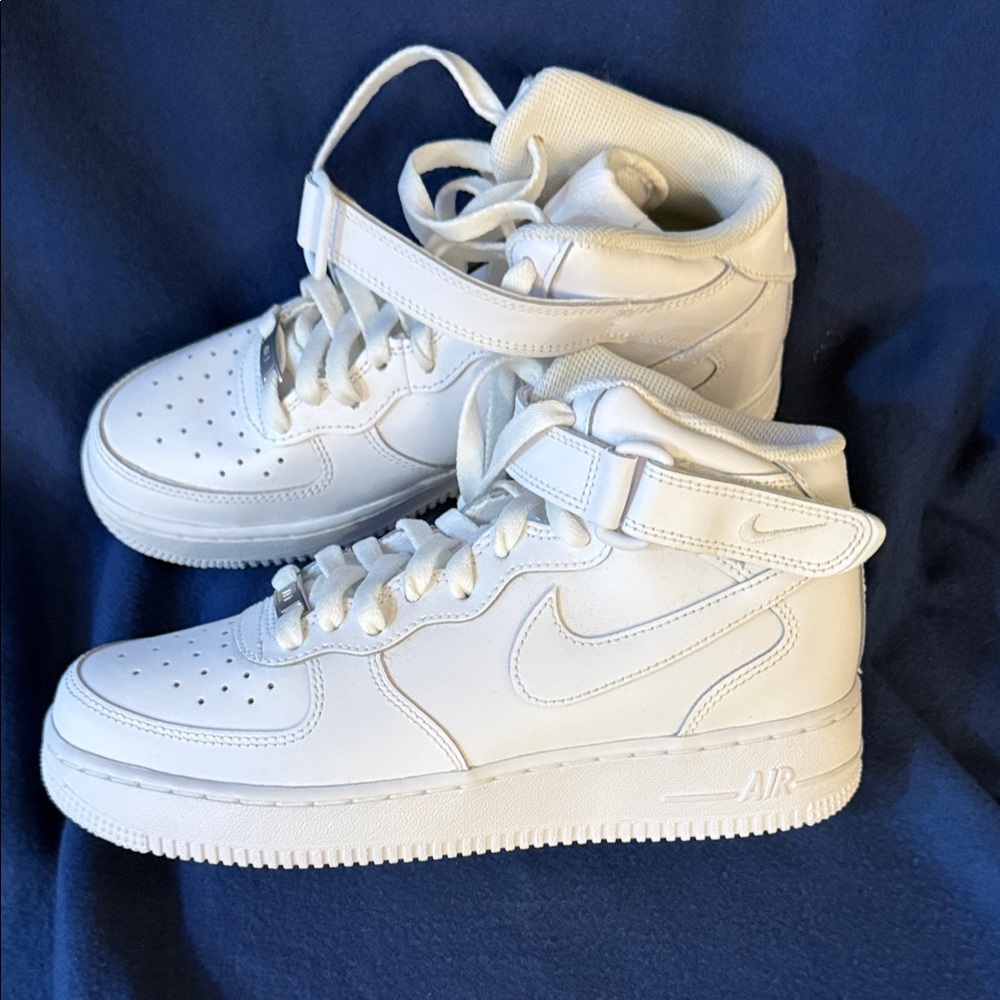 Nike Kids AF1 High-Top Sneakers 6.5Y - Picture 3 of 3